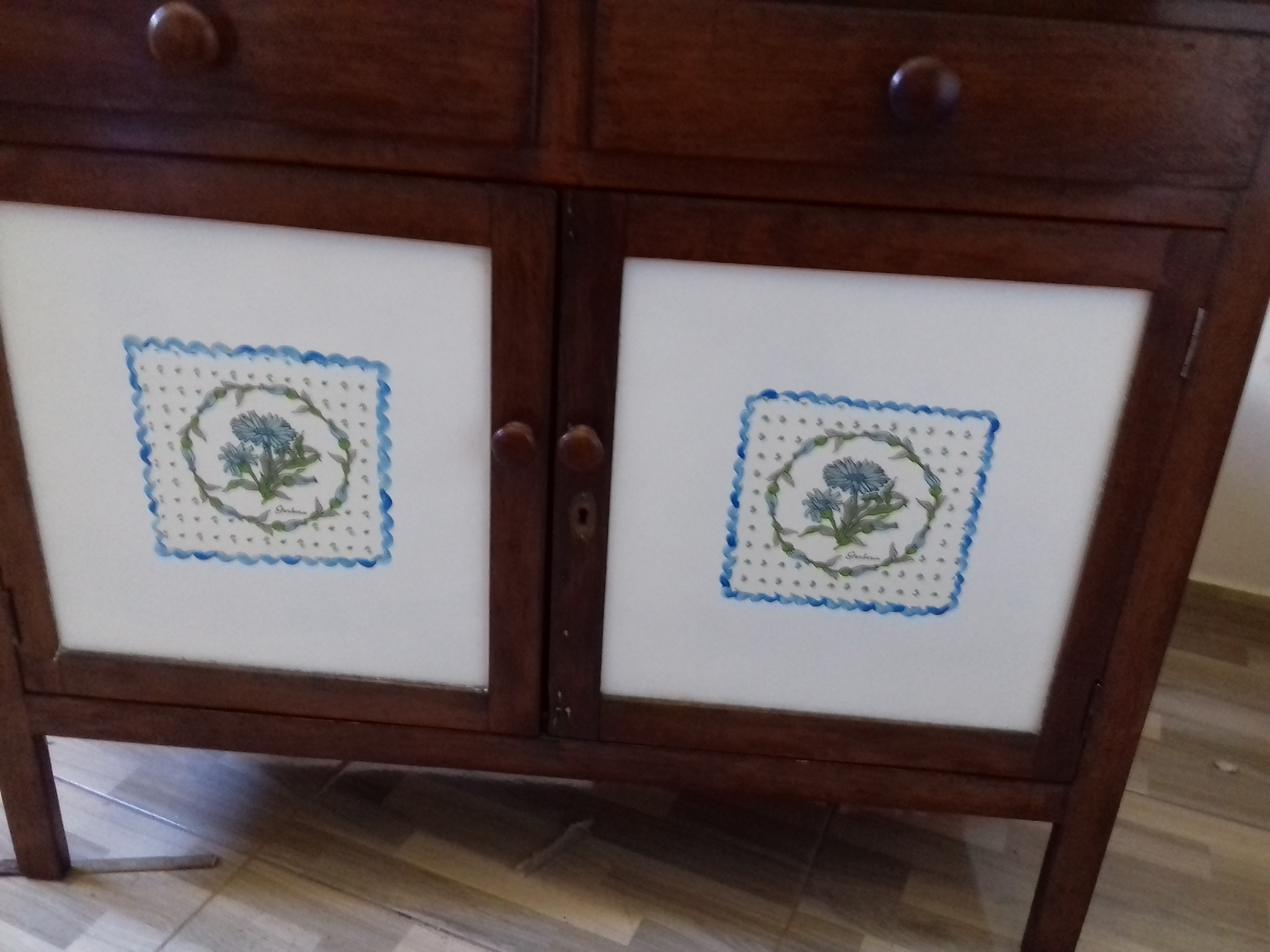 Pintado e com Aplique